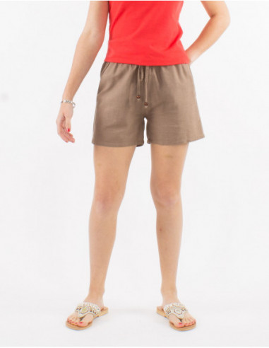 Basic short shorts in plain brown linen