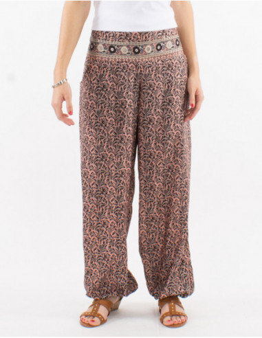 Pantalon Aladin original pour l'été 2023 motif arabesque rose saumon