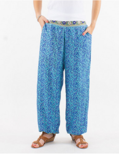 Pantalon Aladin original pour l'été 2023 motif arabesque bleu turquoise