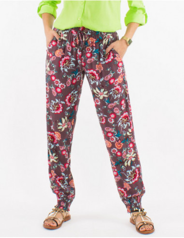 Women's flowing pants for summer with romantic floral print chocolate brown