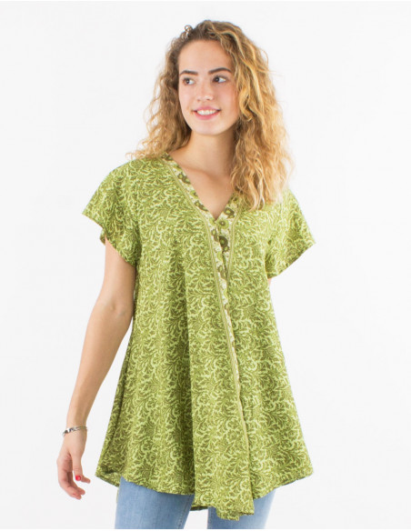 Fluid and comfortable short sleeve tunic with green flowers