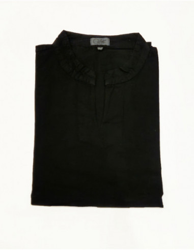 Basic short sleeve V-neck shirt in 100% black cotton