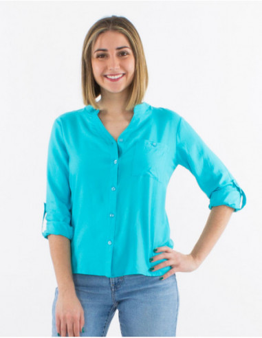 Chemise unie bleu turquoise à boutons effet bois manches 3/4 réglables col V pour femme