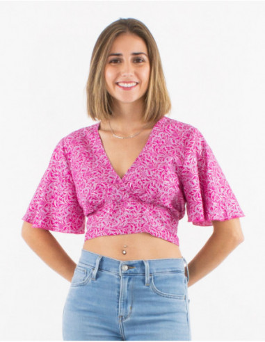 Short-sleeved summer crop top with original pink heart patch