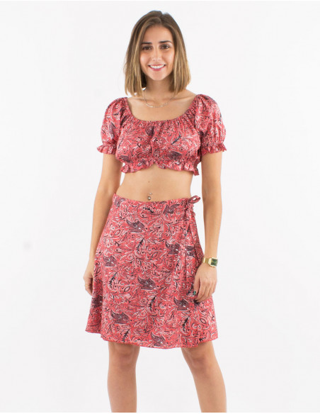 Original summer look with elastic bra and short silver skirt in pink