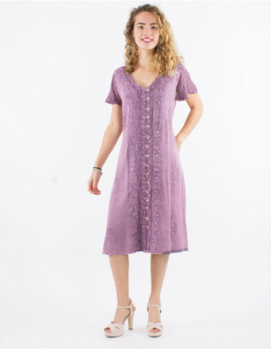 Robe mi longue originale chic avec broderies en stone wash rose