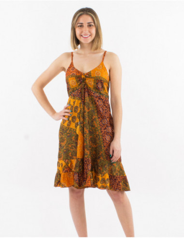 Robe courte d'été à fines bretelles motif patchwork baba cool