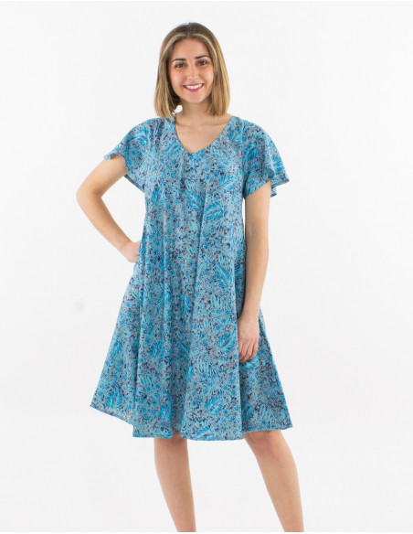 Short summer dress with short sleeves, oversized cut, romantic chic pattern in turquoise blue