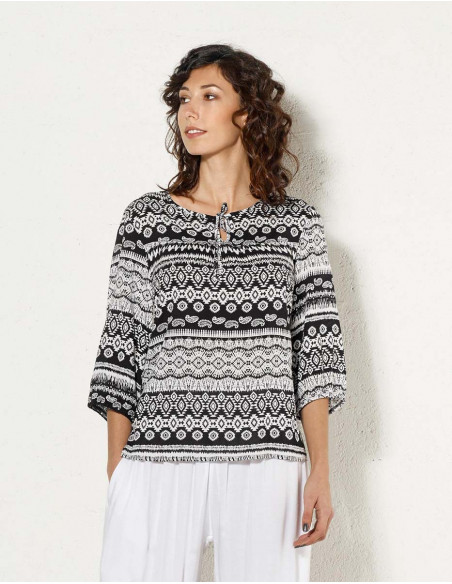 Blouse ethnique noire et blanche