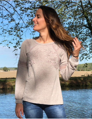 Pull fin chic à dentelle