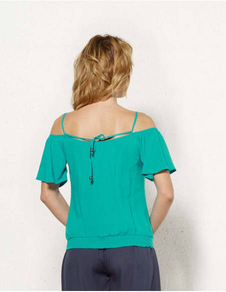 Bare shoulders casual top