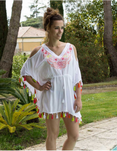 poncho en pure viscose avec pompons et broderies