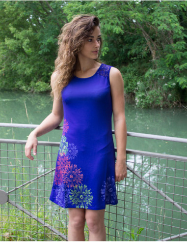 Robe courte unie fluide avec motifs rosaces et dentelle