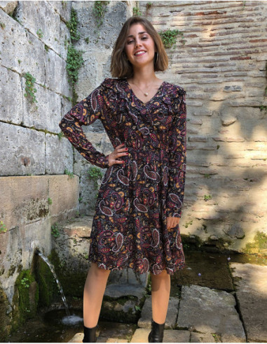 Knee length dress V-neck and ruffles