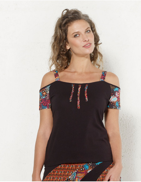 Colorful T-shirtwith bare shoulders
