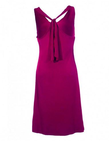 Dos de robe légère d'été colorée à nouer dans le dos framboise