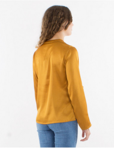 Basic feminine satin shirt