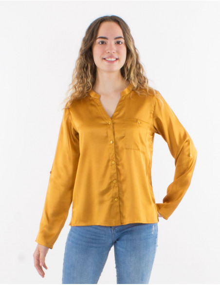 Basic feminine satin shirt