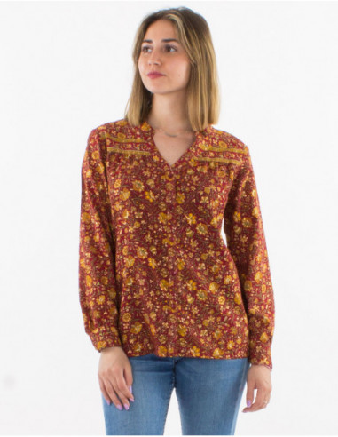 Chic, feminine button-down blouse for autumn in a romantic burgundy-gold floral print