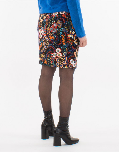 Short stretch skirt with black boho floral print