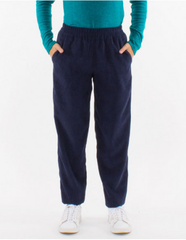 Pantalon d'hiver chic et féminin en velours côtelé
