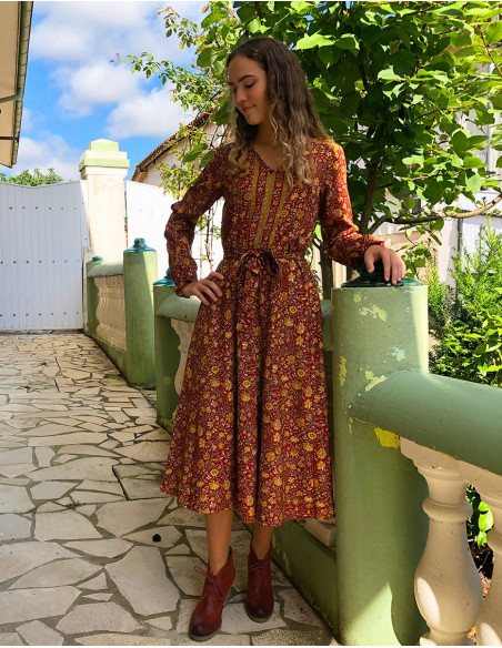 Autumnal women's midi dress with chic gold burgundy small flower print