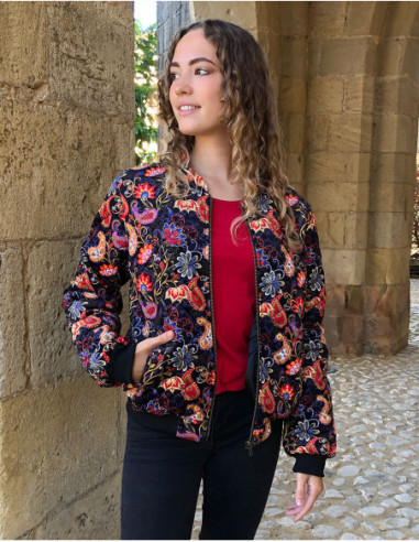 Veste courte femme hiver à imprimé baba cool cachemire
noir et rouge