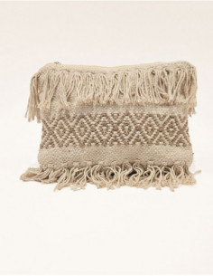 Ethnic shoulder bag with bangs 2