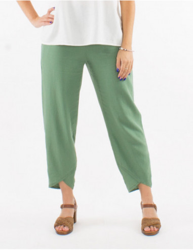 Pantalon vert kaki pour femme uni avec deux poches avant coupe fluide et près du corps