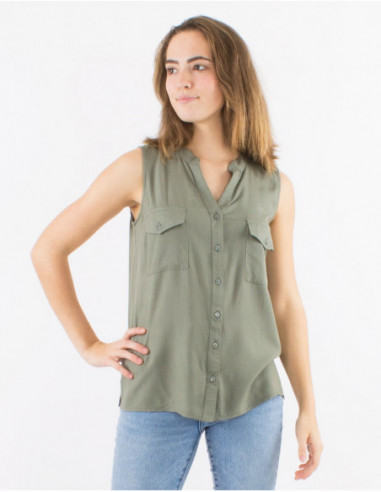 Basic plain sleeveless shirt