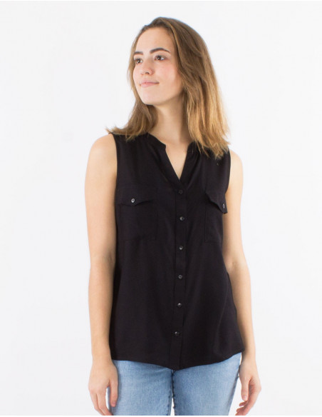Basic plain sleeveless shirt
