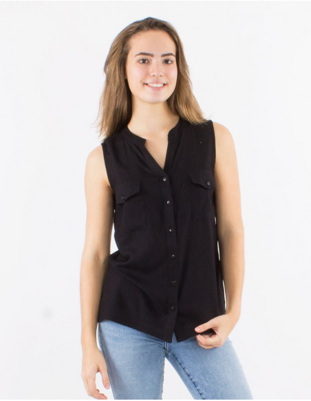 Basic plain sleeveless shirt
