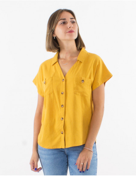 Basic blouse with wooden buttons