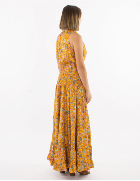 Robe longue dorée à col drapé chic