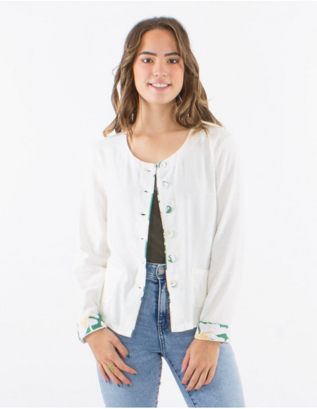 Short jacket with plain linen buttons