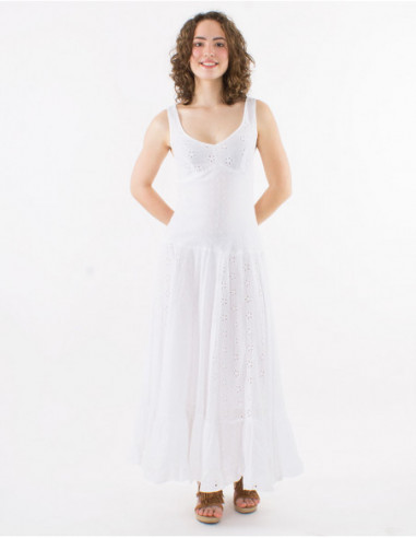 Robe longue d'été brodée à volants