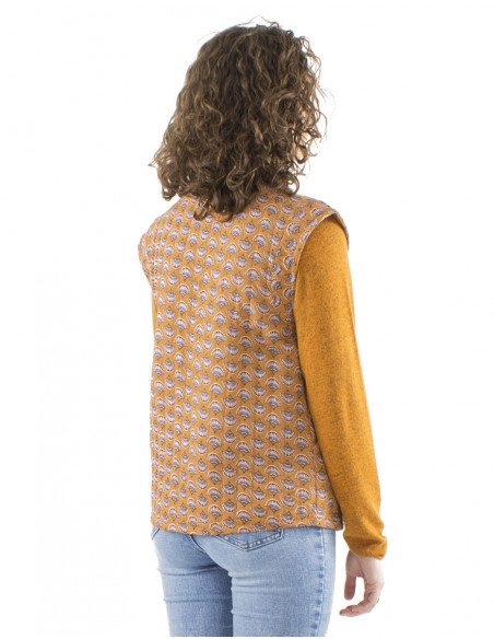 No sleeves ethnic jacket, quilted fabric