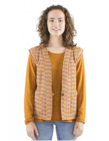 No sleeves ethnic jacket, quilted fabric