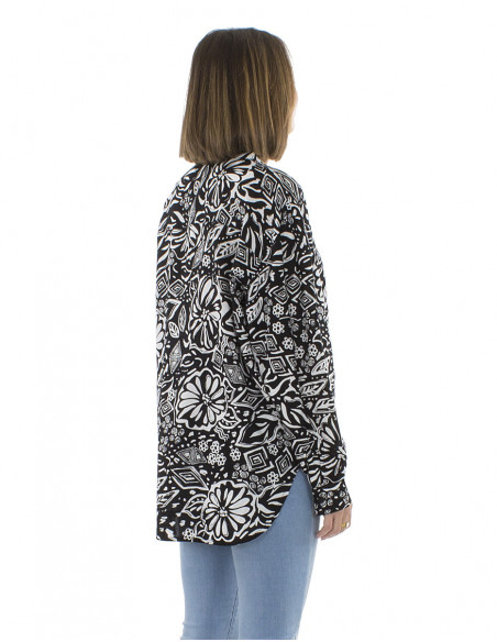 Chemise oversize bohème chic, motif abstrait artistique