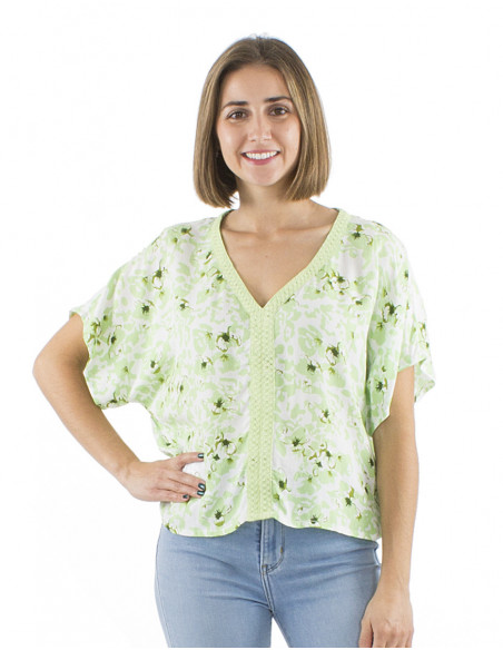 chemisier bohème motif fleuri romantique, col V , féminin et confortable