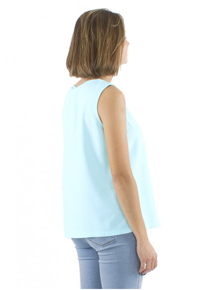 Top bohème chic original avec boutons style écailles de tortue, sans manches