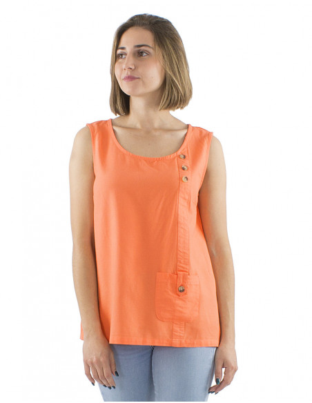 Top bohème chic original avec boutons style écailles de tortue, sans manches