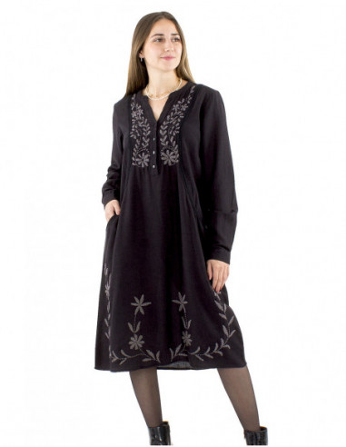 Long loose dress with floral embroider