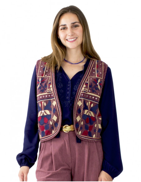 Sleeveless jacket with mirror embroidery