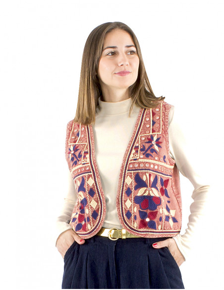 Sleeveless jacket with mirror embroidery