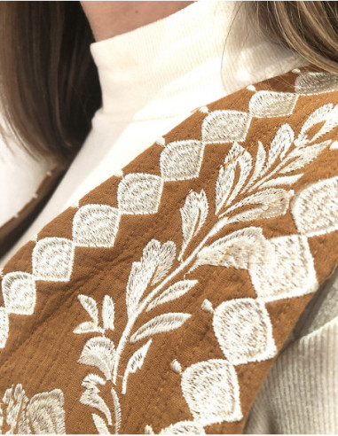 Sleeveless embroidered bohemian jacket