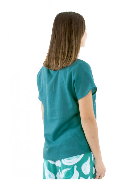 Plain fabric cotton top with V-neck