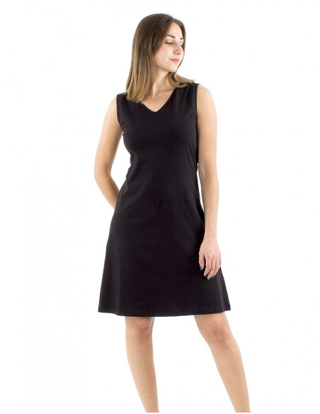 Classic cut dress no sleeves V-neck
