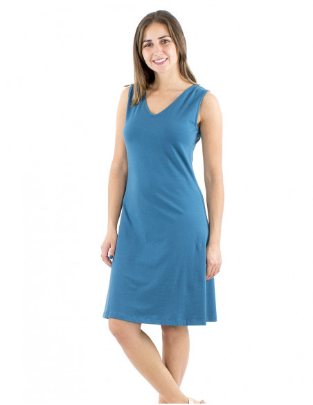Classic cut dress no sleeves V-neck