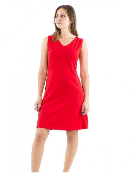 Classic cut dress no sleeves V-neck